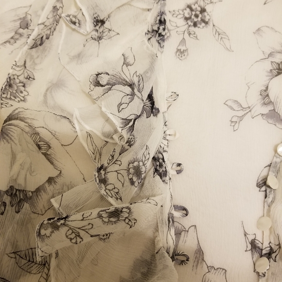 Elegant and feminine blouse by Anne Fontaine - Picture 5 of 7